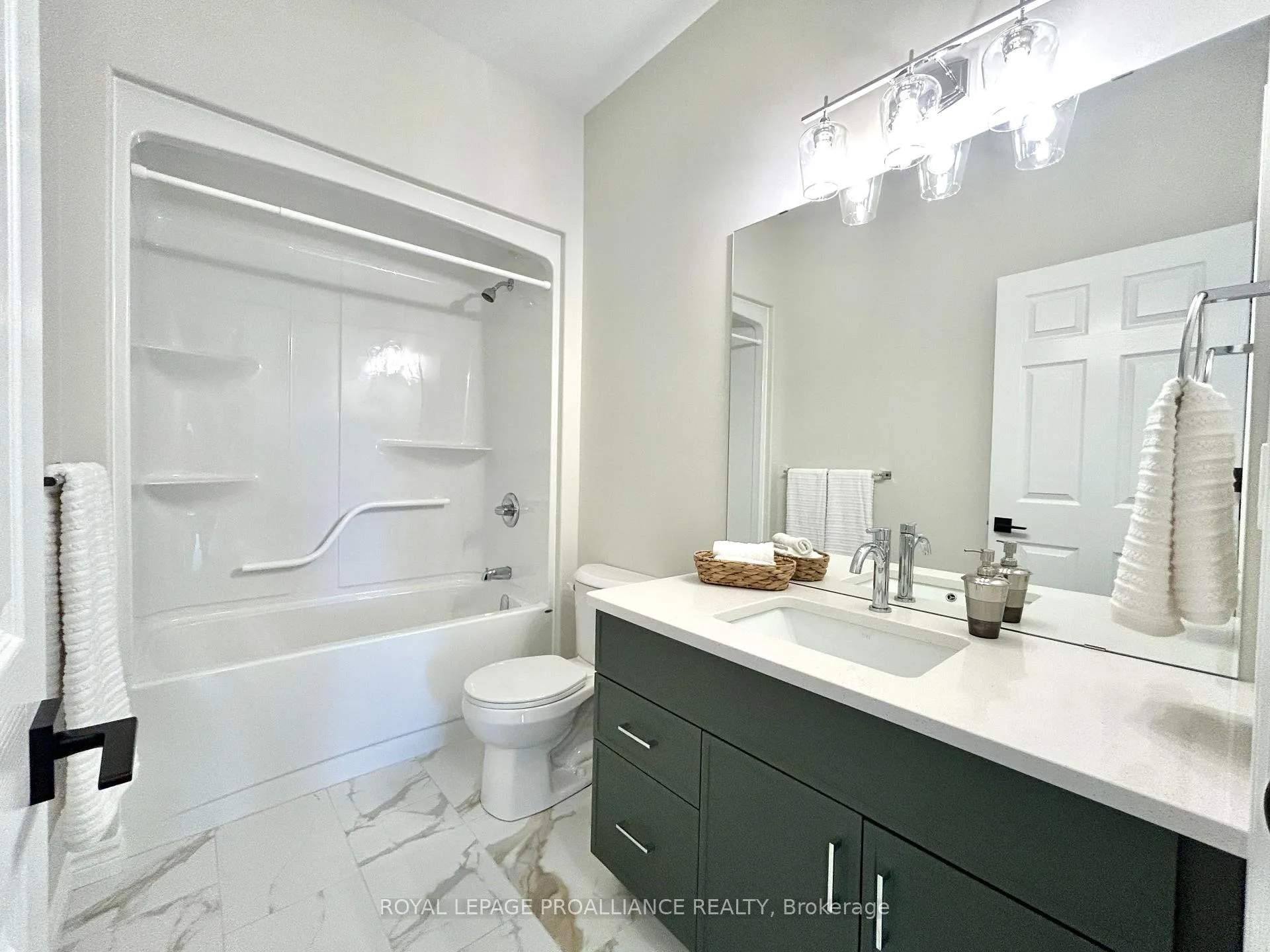 Photo 15 of 132 Stonecrest Boulevard, Quinte West, Sidney Ward — HOMEH