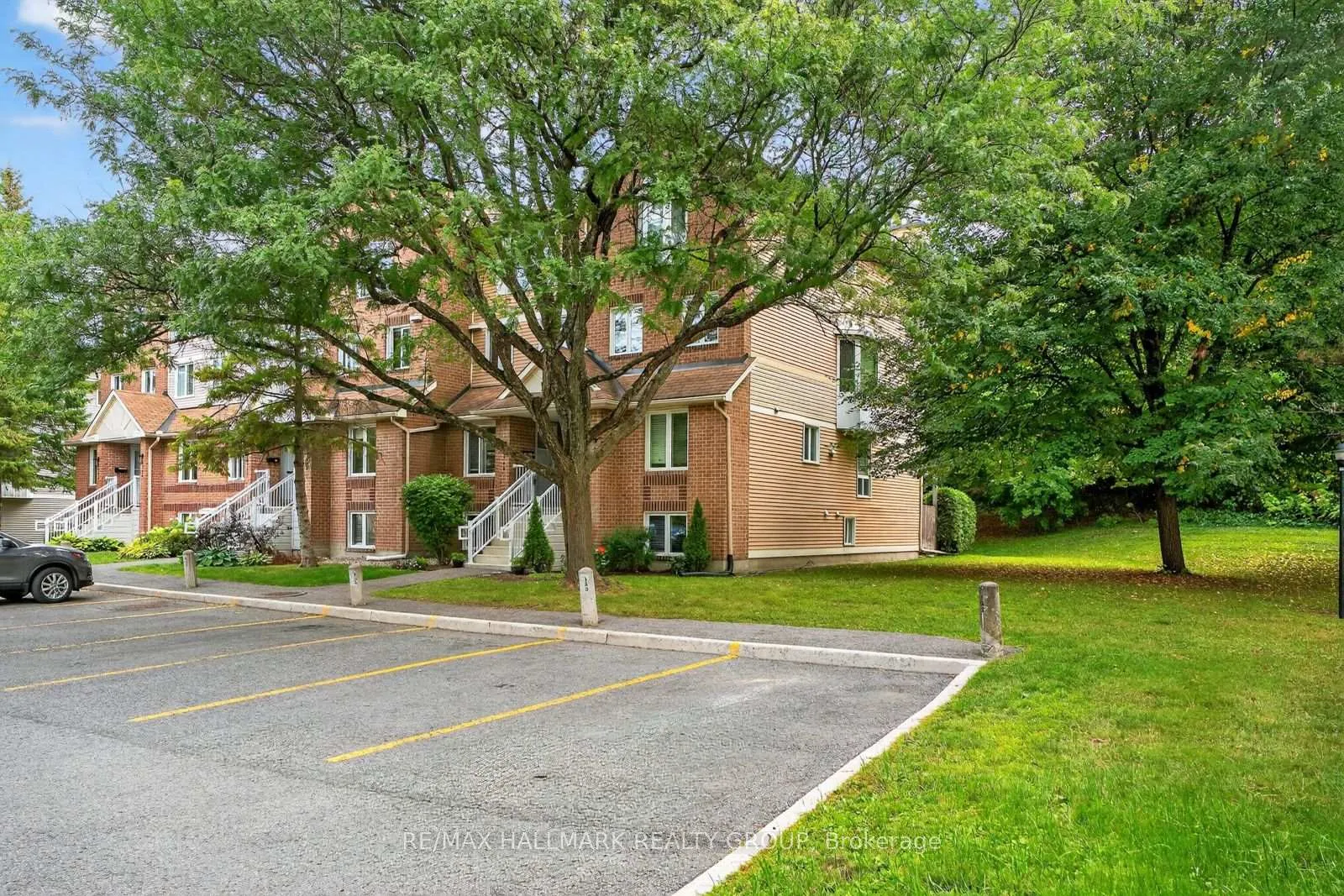 Photo 4 of Unit B, 6746 Jeanne Darc Boulevard, Ottawa, Convent Glen North — HOMEH