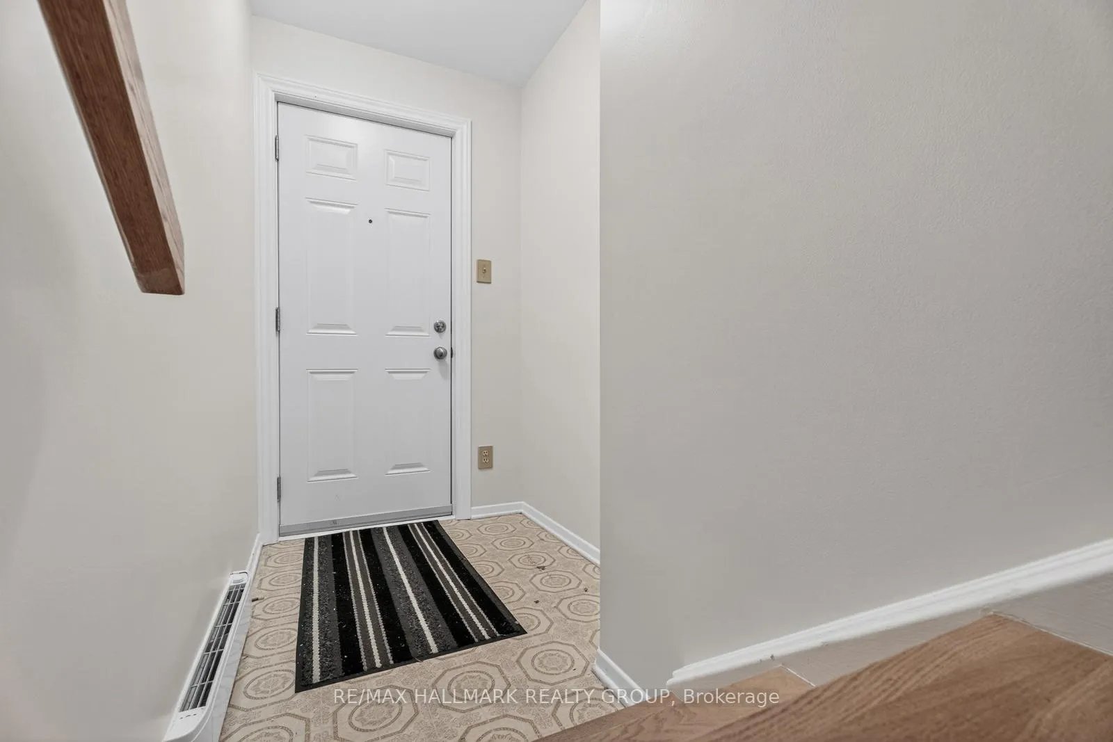 Photo 7 of Unit B, 6746 Jeanne Darc Boulevard, Ottawa, Convent Glen North — HOMEH