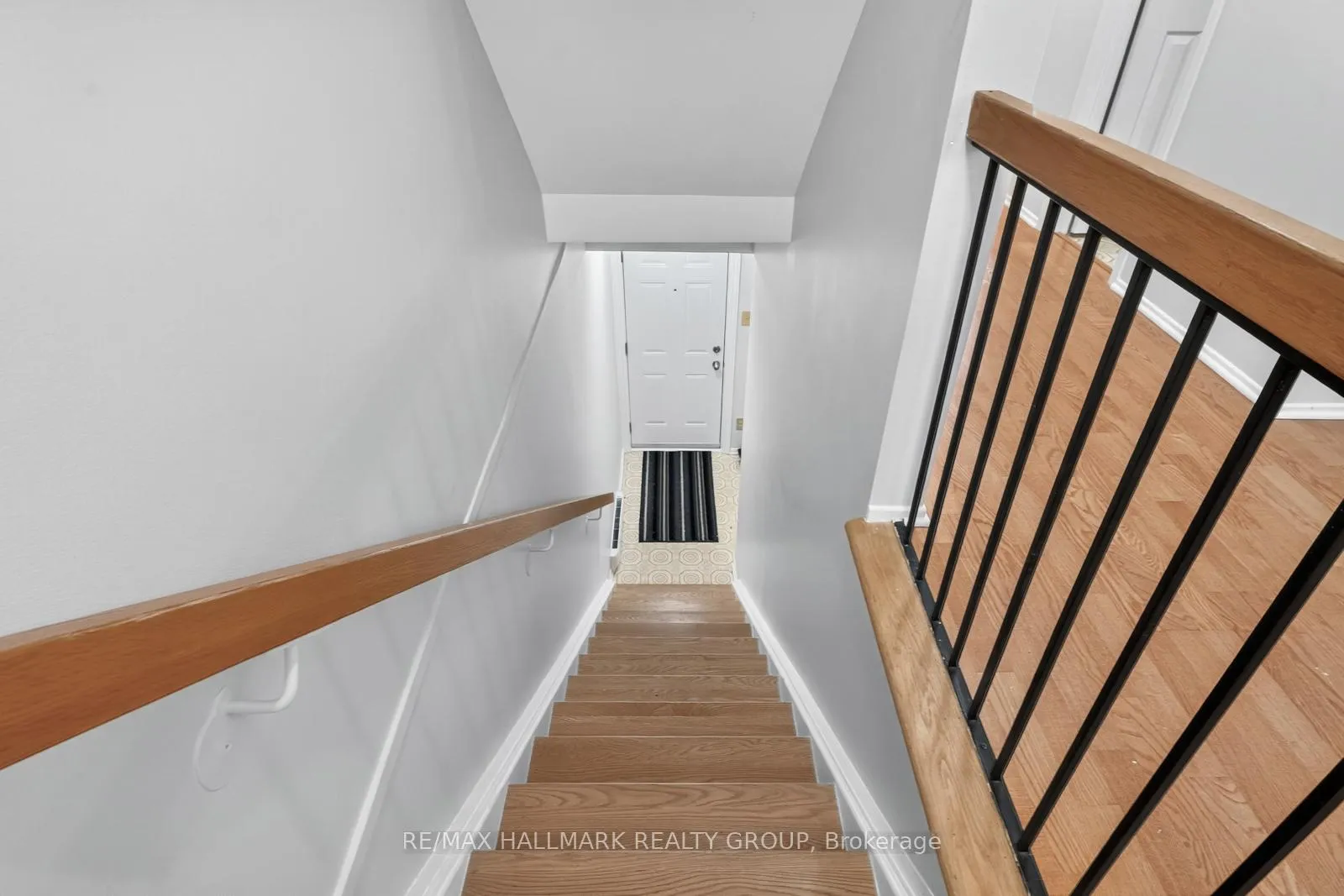 Photo 8 of Unit B, 6746 Jeanne Darc Boulevard, Ottawa, Convent Glen North — HOMEH