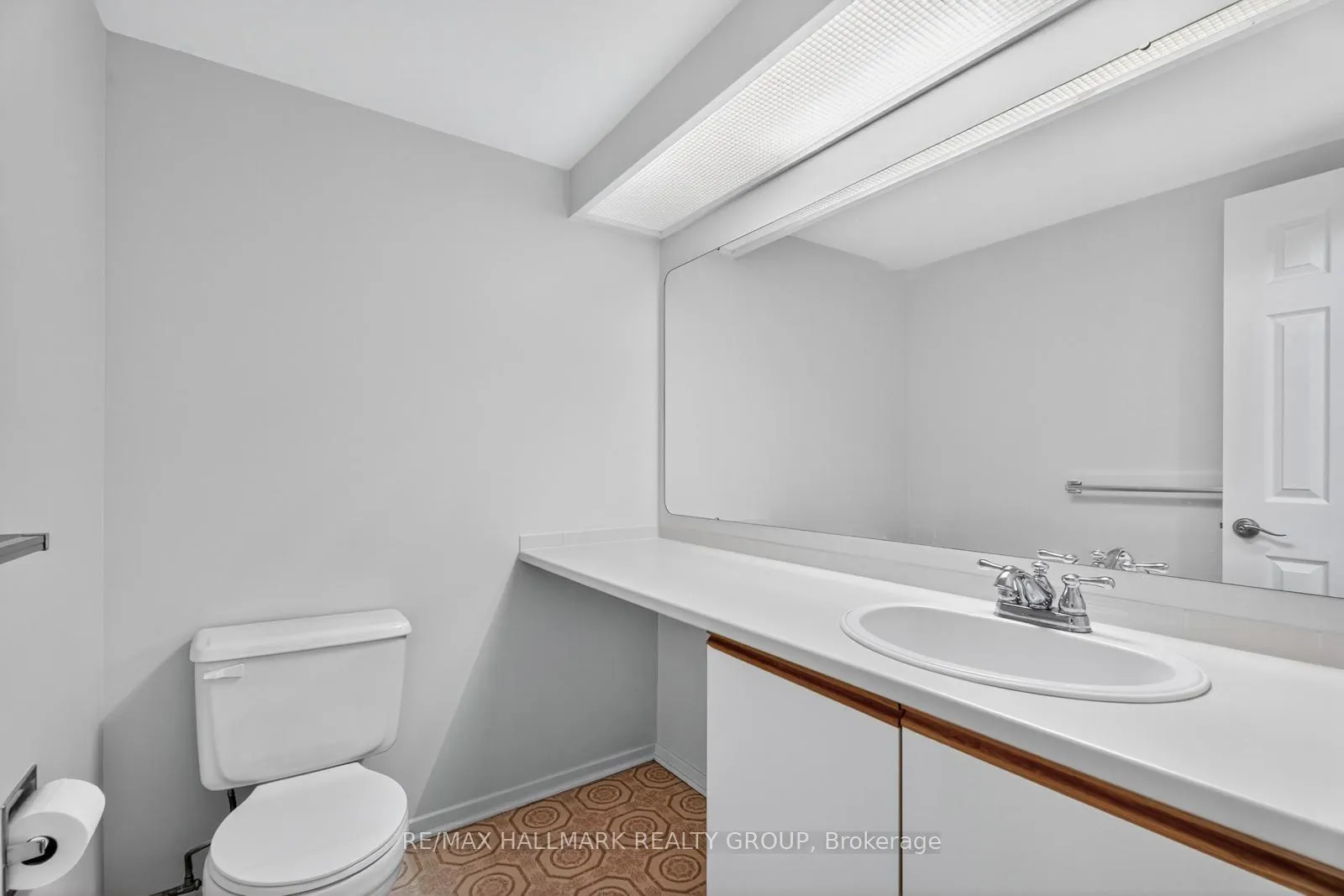 Photo 19 of Unit B, 6746 Jeanne Darc Boulevard, Ottawa, Convent Glen North — HOMEH