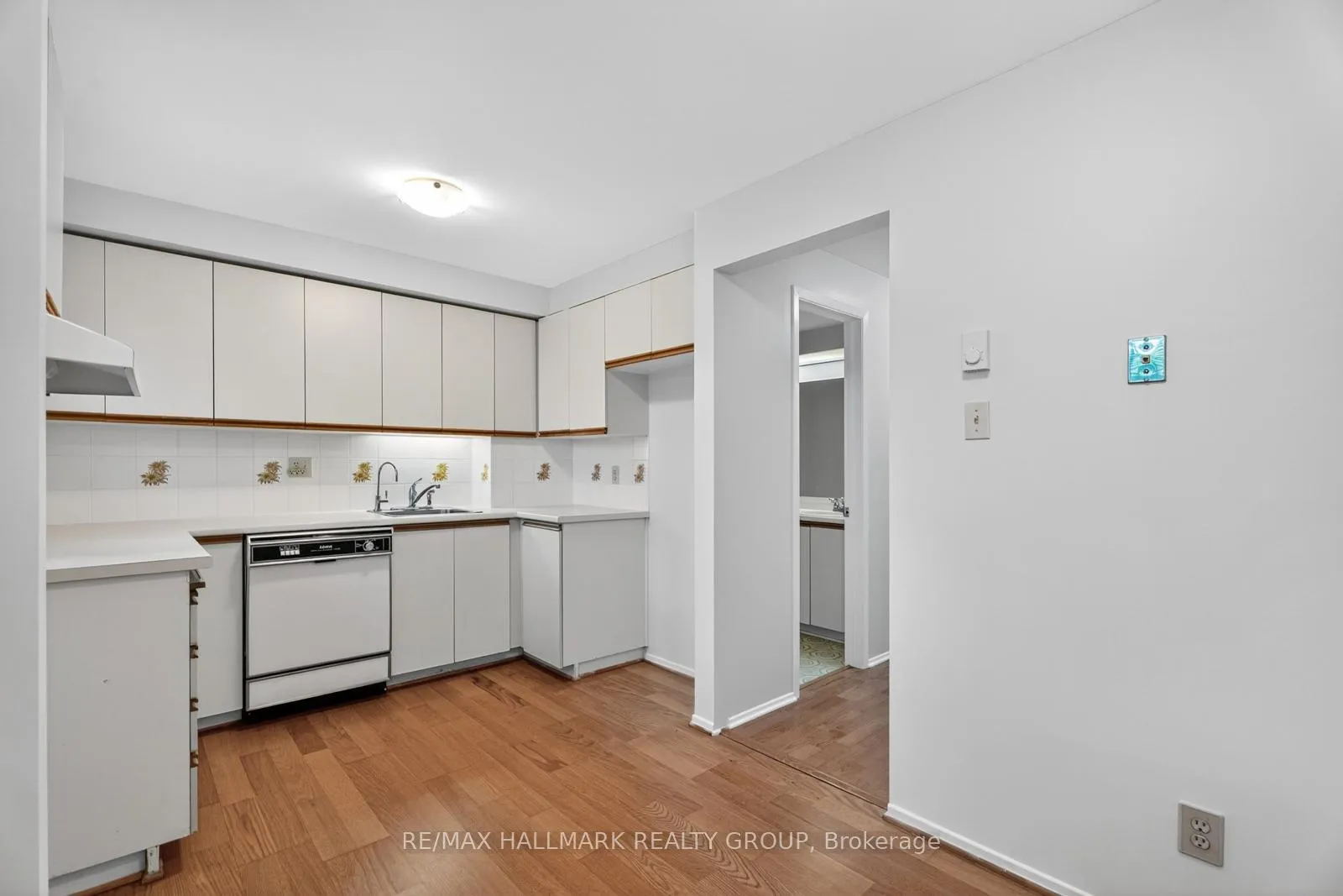Photo 21 of Unit B, 6746 Jeanne Darc Boulevard, Ottawa, Convent Glen North — HOMEH