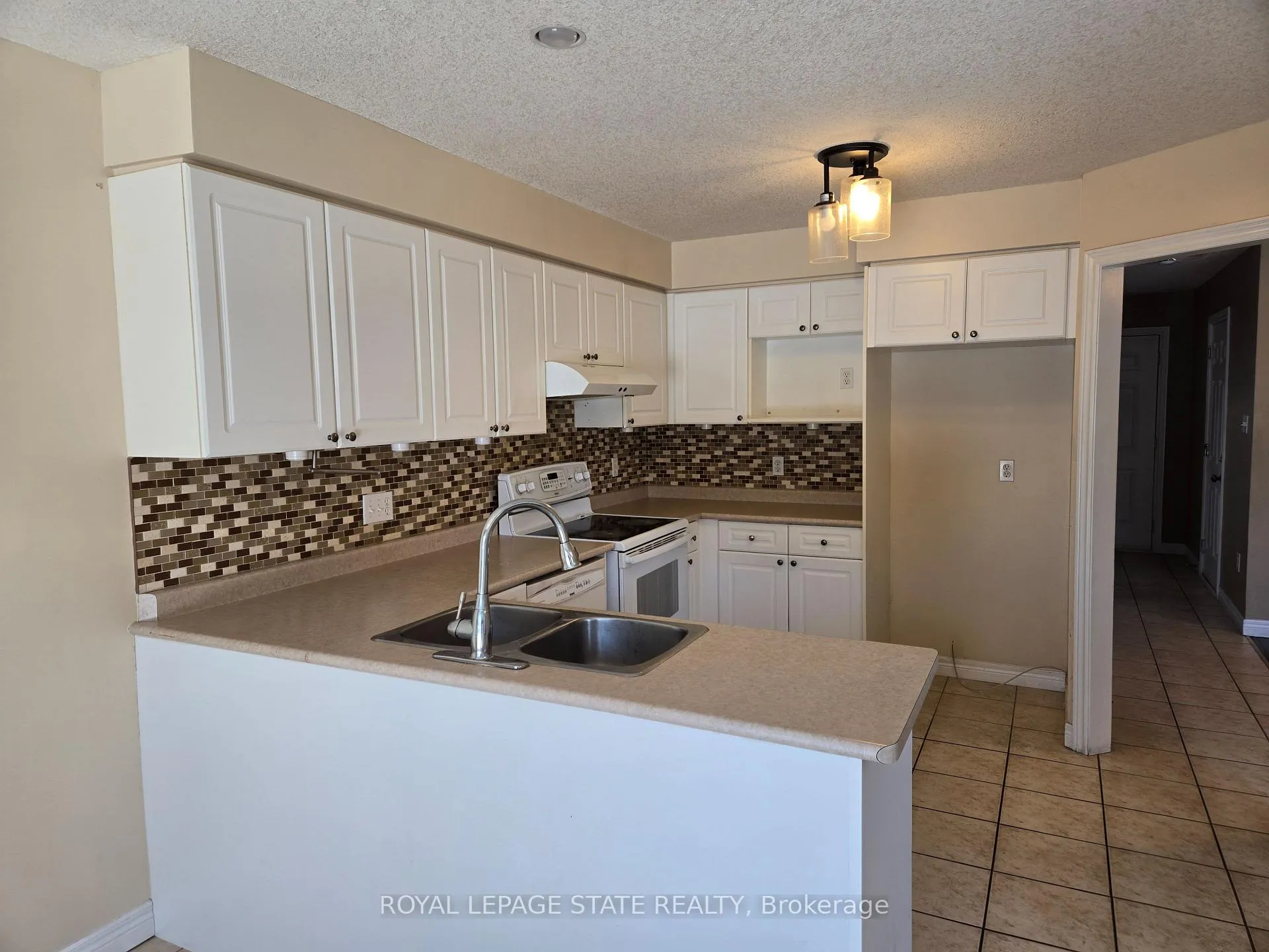 Photo 3 of 168 Whittaker Crescent, Waterloo — HOMEH