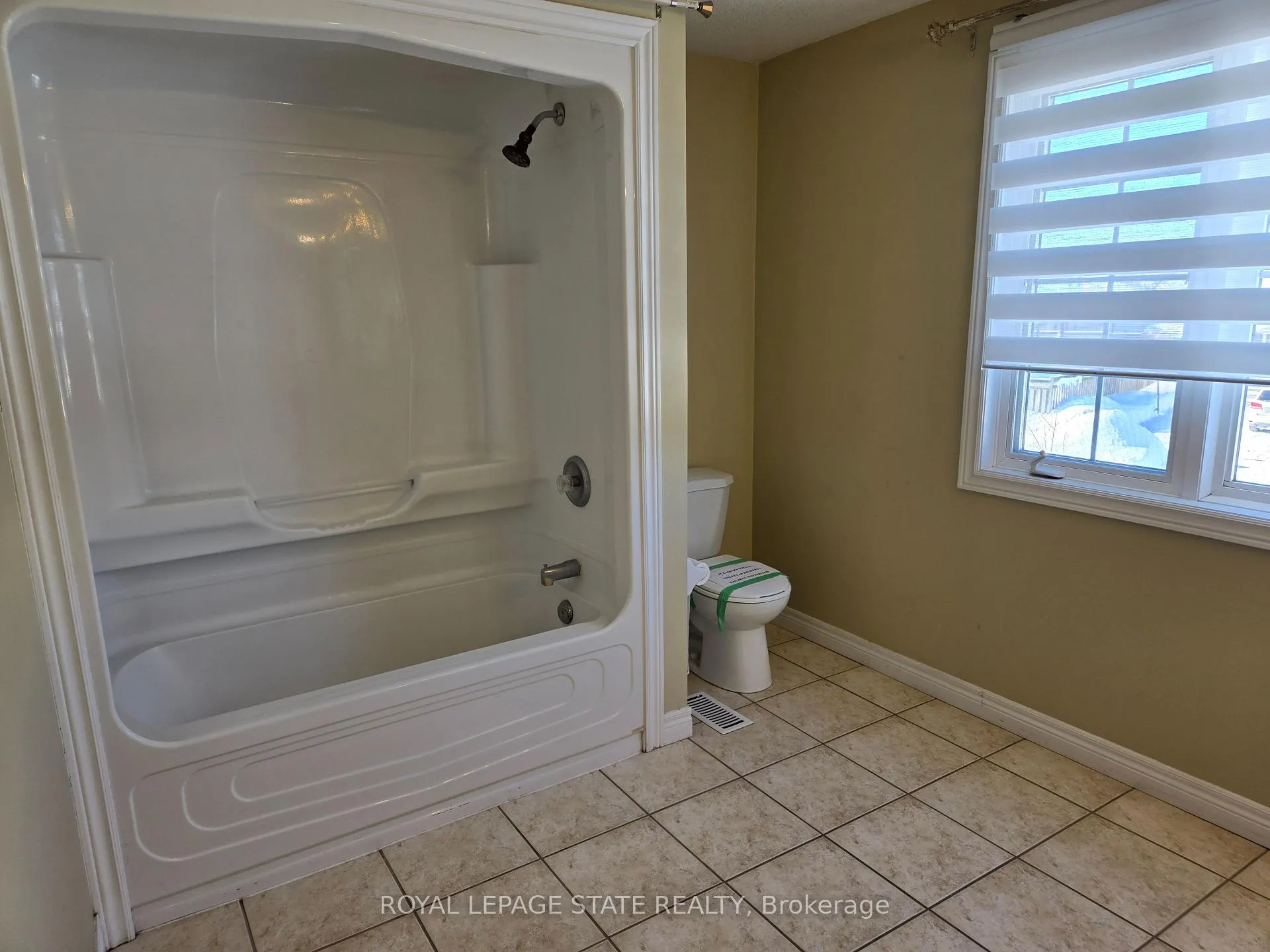 Photo 9 of 168 Whittaker Crescent, Waterloo — HOMEH