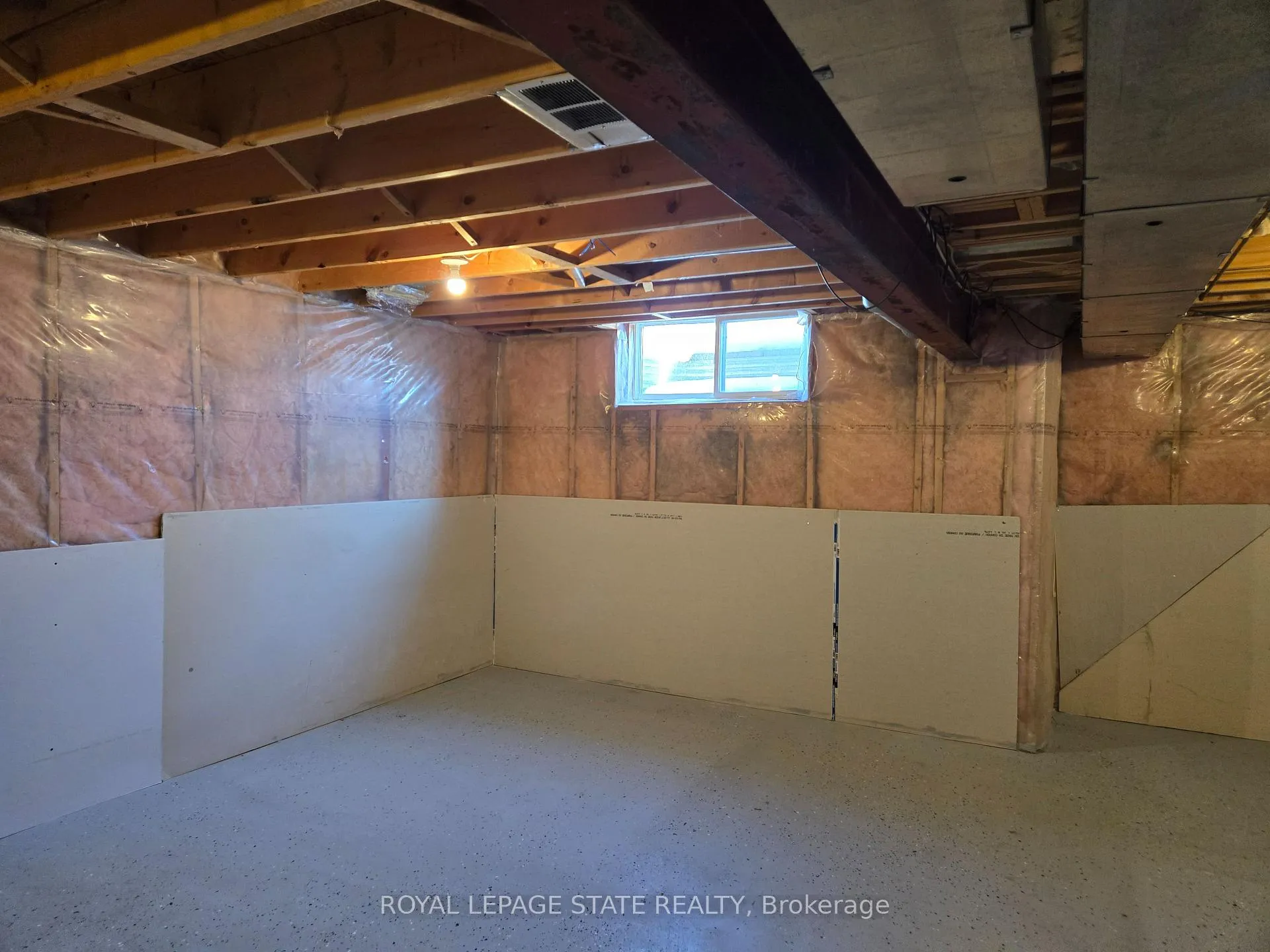 Photo 17 of 168 Whittaker Crescent, Waterloo — HOMEH