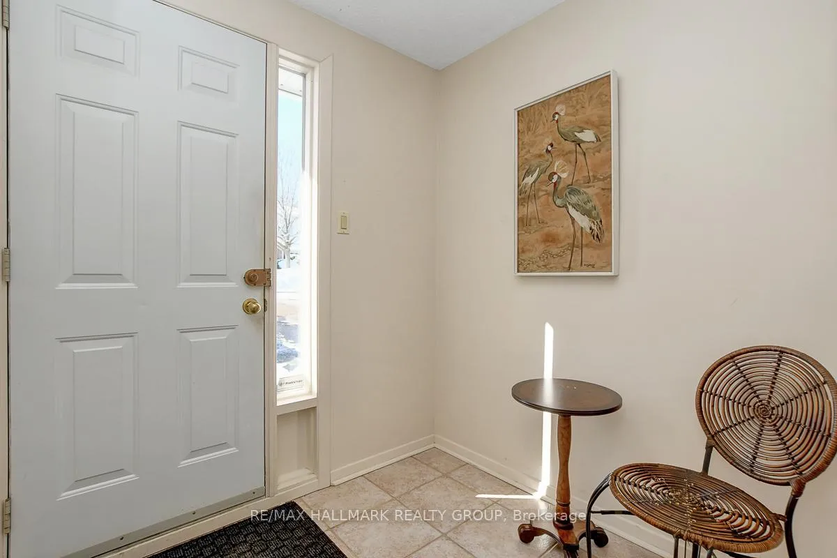 Photo 2 of 629 Glenhurst Crescent, Ottawa, Beacon Hill North — HOMEH