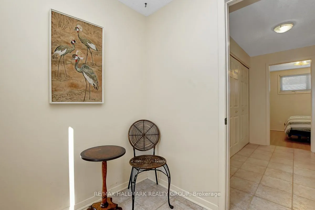 Photo 3 of 629 Glenhurst Crescent, Ottawa, Beacon Hill North — HOMEH