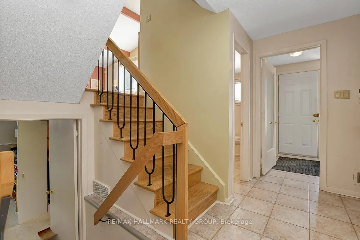 Photo 5 of 629 Glenhurst Crescent, Ottawa, Beacon Hill North — HOMEH