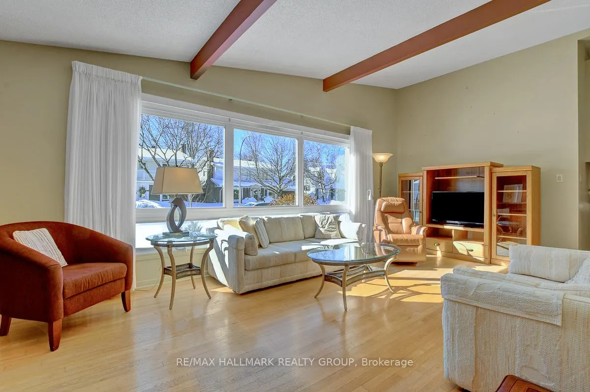 Photo 10 of 629 Glenhurst Crescent, Ottawa, Beacon Hill North — HOMEH