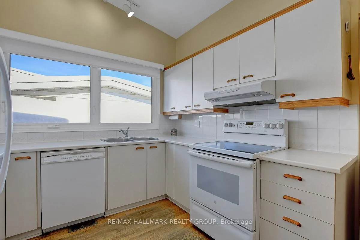 Photo 17 of 629 Glenhurst Crescent, Ottawa, Beacon Hill North — HOMEH