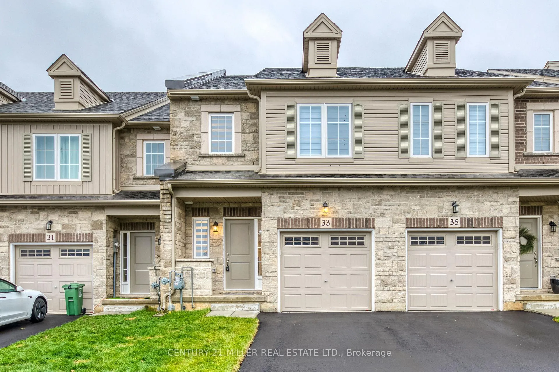Photo 1 of 33 Beasley Grove, Hamilton, Ancaster — HOMEH