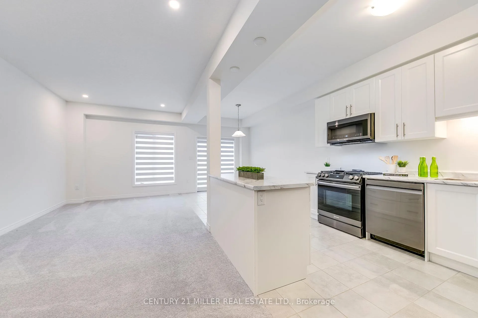 Photo 4 of 33 Beasley Grove, Hamilton, Ancaster — HOMEH