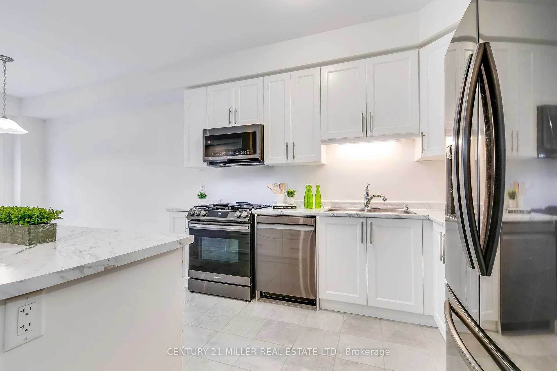 Photo 6 of 33 Beasley Grove, Hamilton, Ancaster — HOMEH