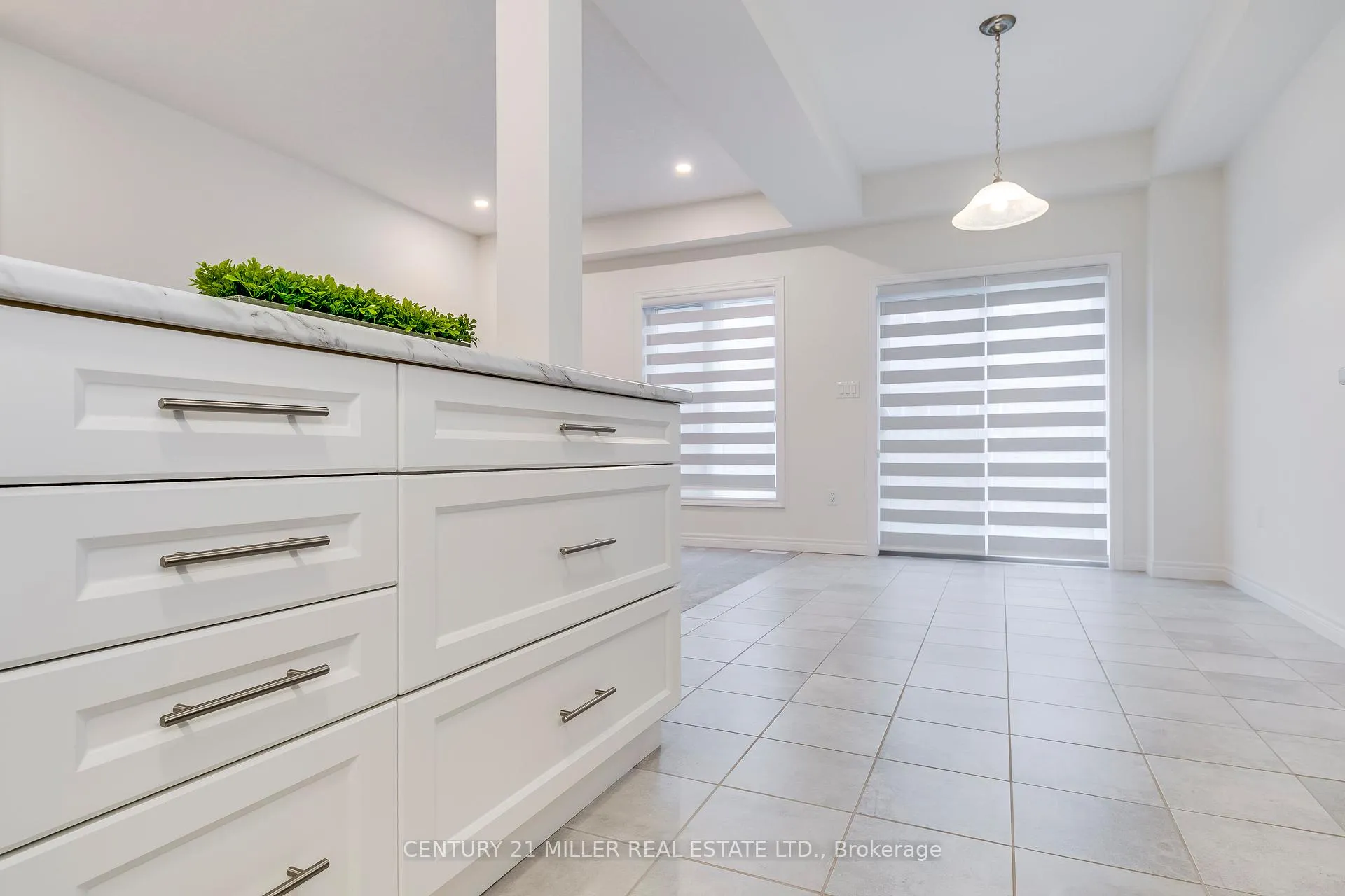 Photo 10 of 33 Beasley Grove, Hamilton, Ancaster — HOMEH
