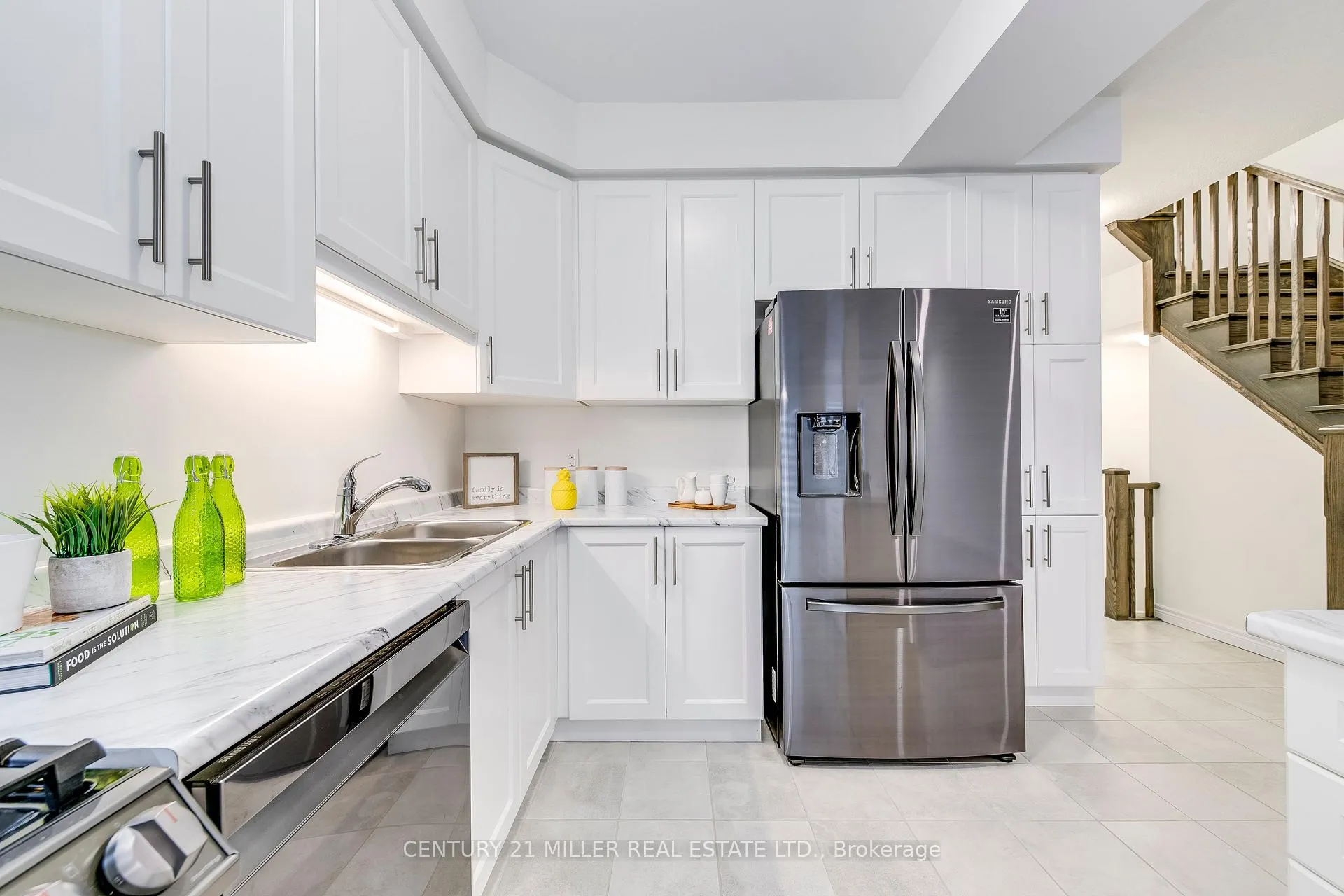 Photo 11 of 33 Beasley Grove, Hamilton, Ancaster — HOMEH