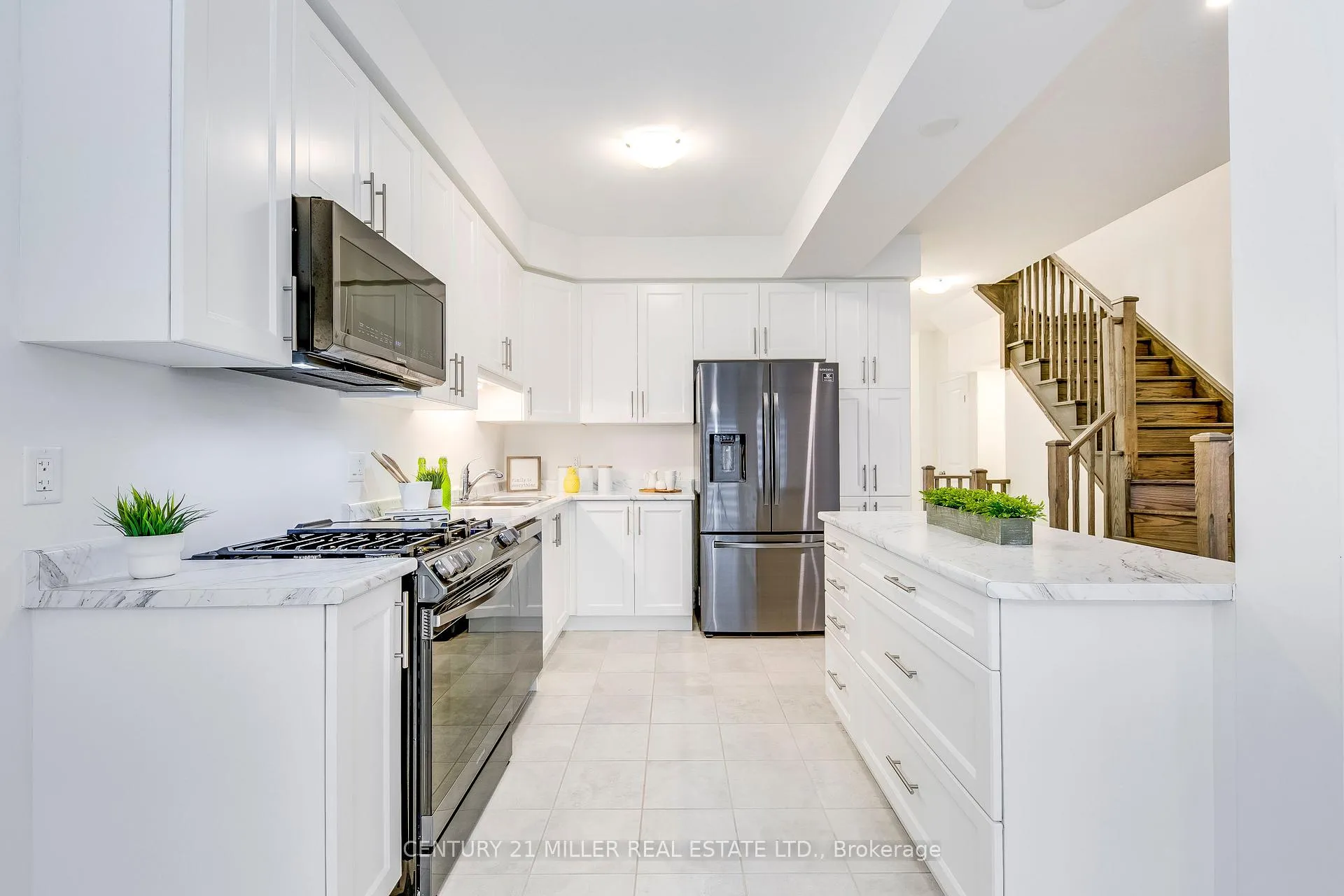 Photo 12 of 33 Beasley Grove, Hamilton, Ancaster — HOMEH