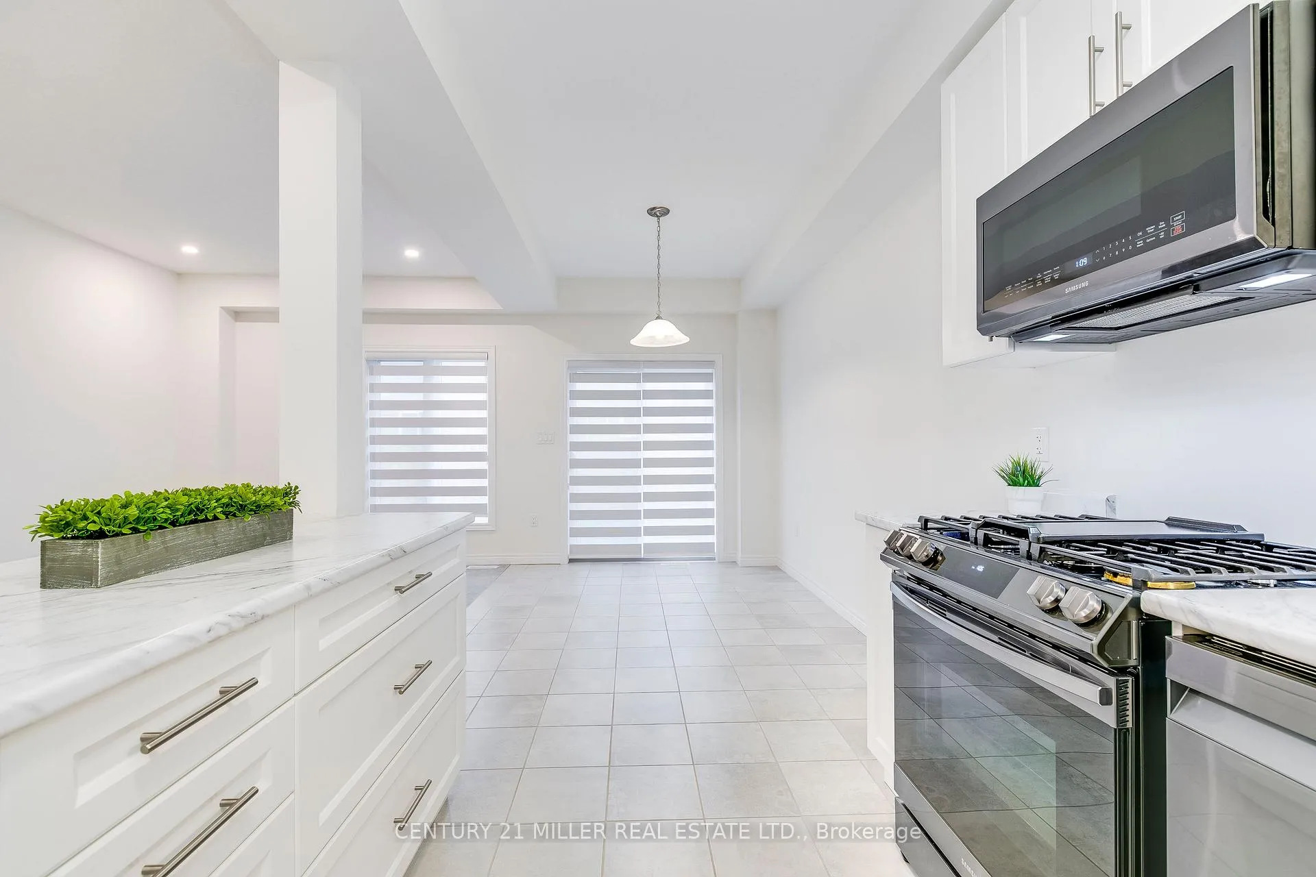 Photo 13 of 33 Beasley Grove, Hamilton, Ancaster — HOMEH