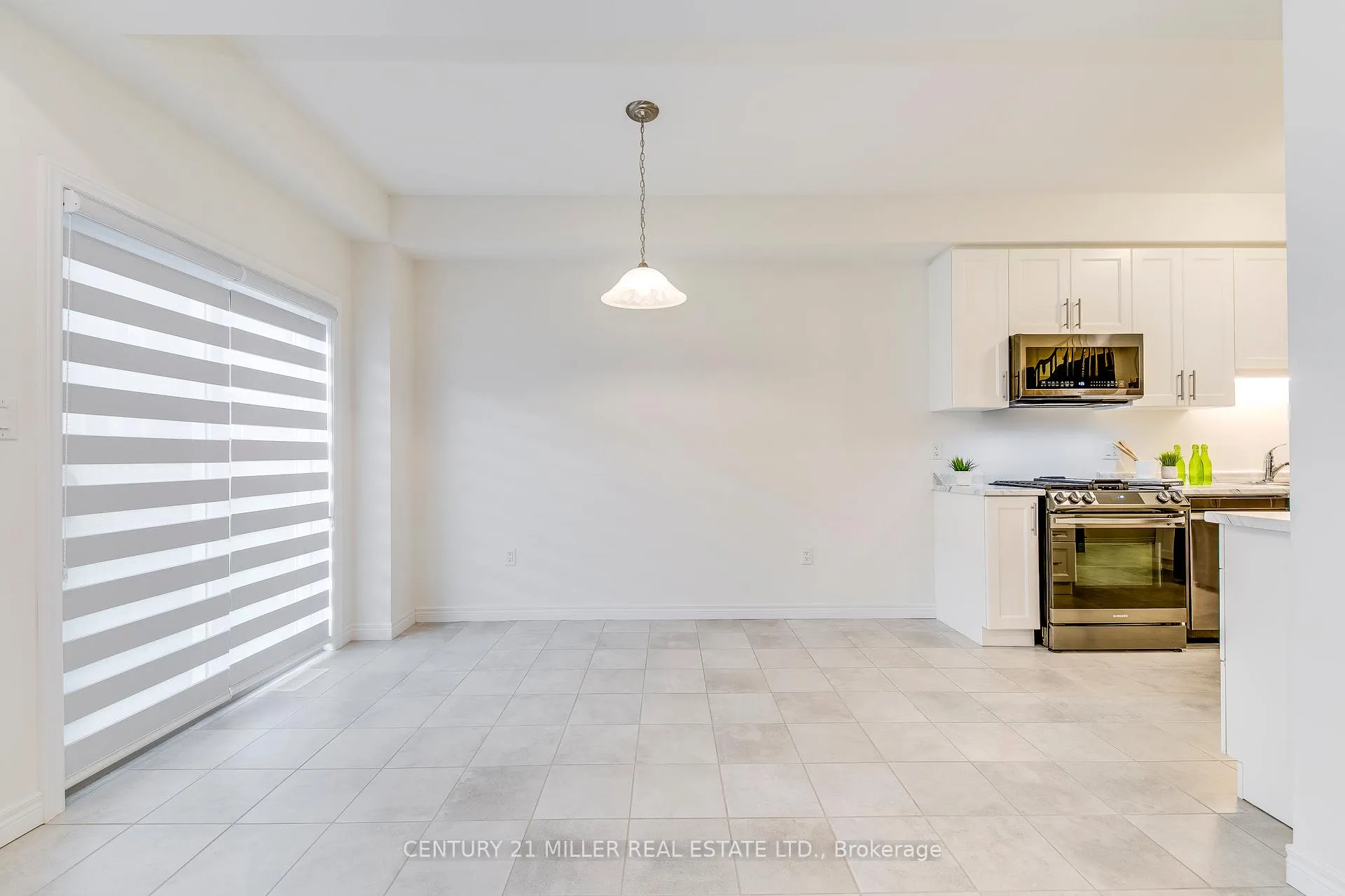 Photo 15 of 33 Beasley Grove, Hamilton, Ancaster — HOMEH