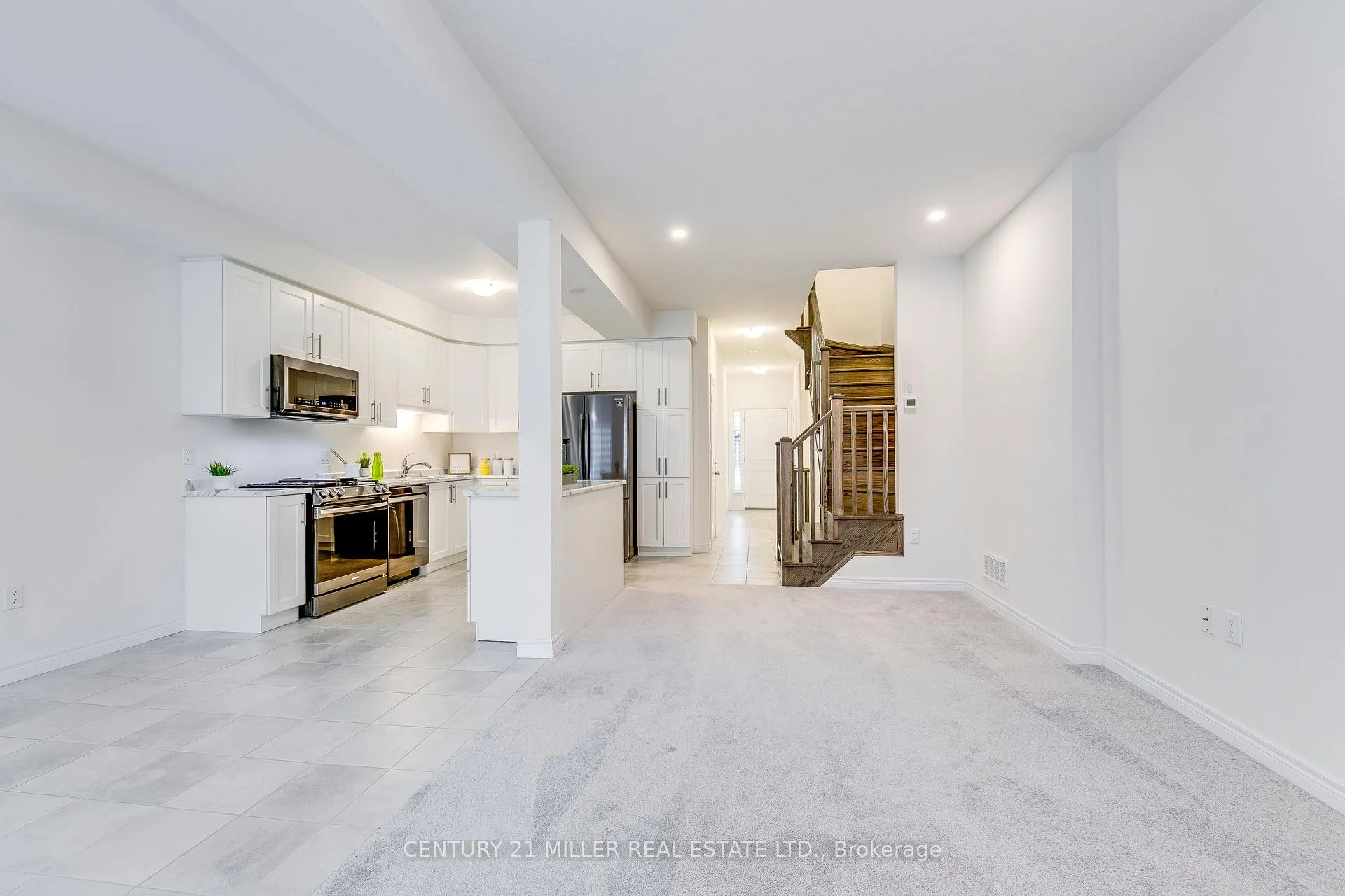 Photo 19 of 33 Beasley Grove, Hamilton, Ancaster — HOMEH