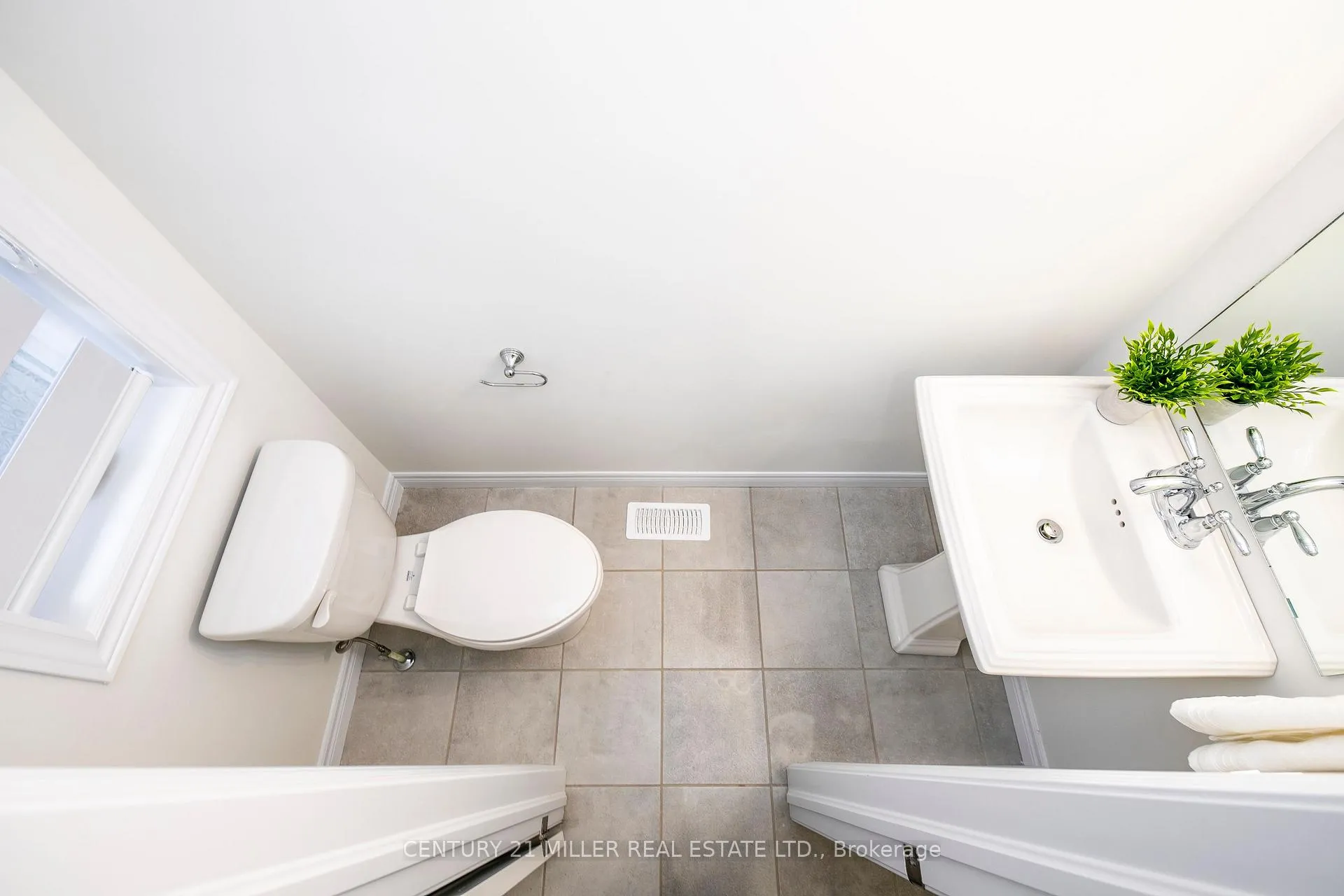 Photo 20 of 33 Beasley Grove, Hamilton, Ancaster — HOMEH