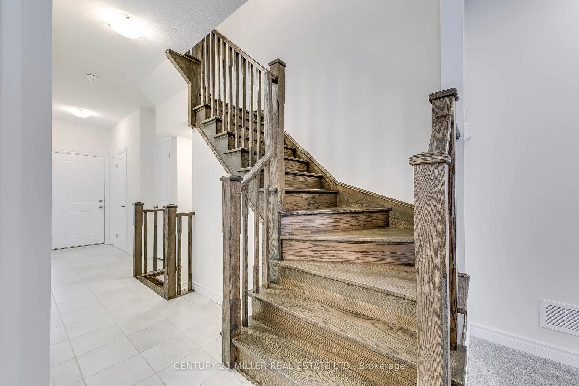 Photo 21 of 33 Beasley Grove, Hamilton, Ancaster — HOMEH