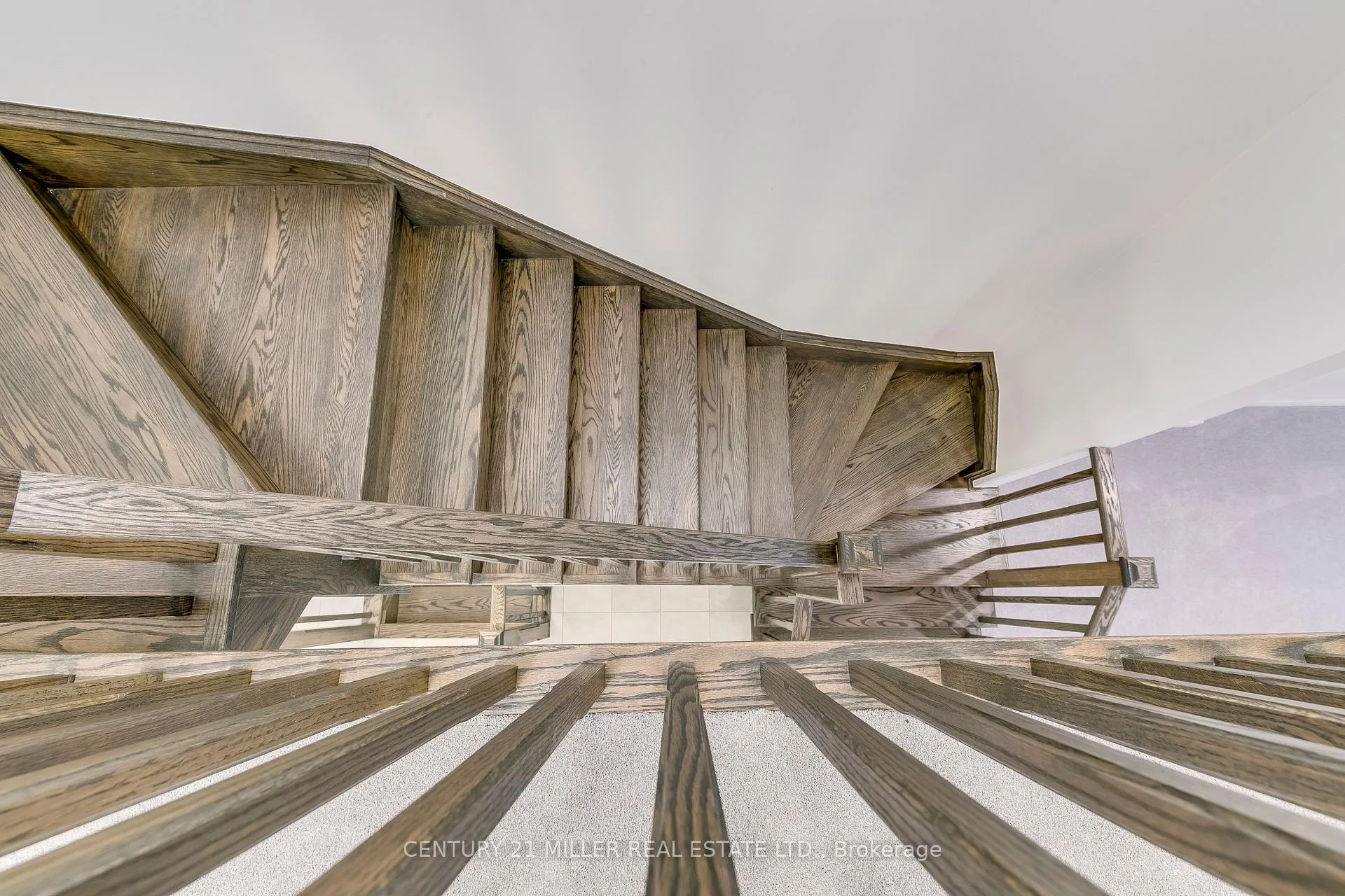 Photo 22 of 33 Beasley Grove, Hamilton, Ancaster — HOMEH