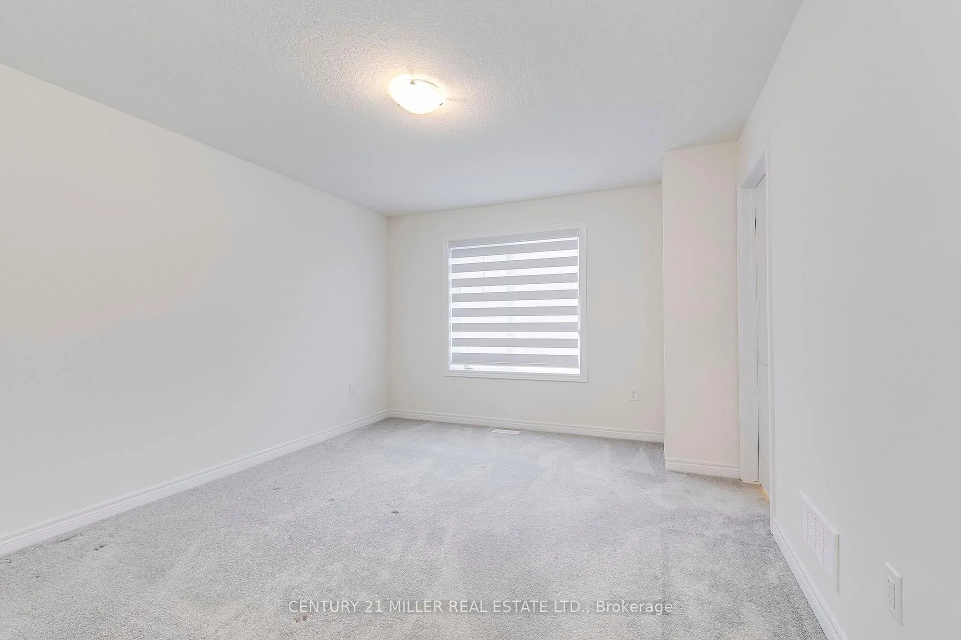 Photo 25 of 33 Beasley Grove, Hamilton, Ancaster — HOMEH