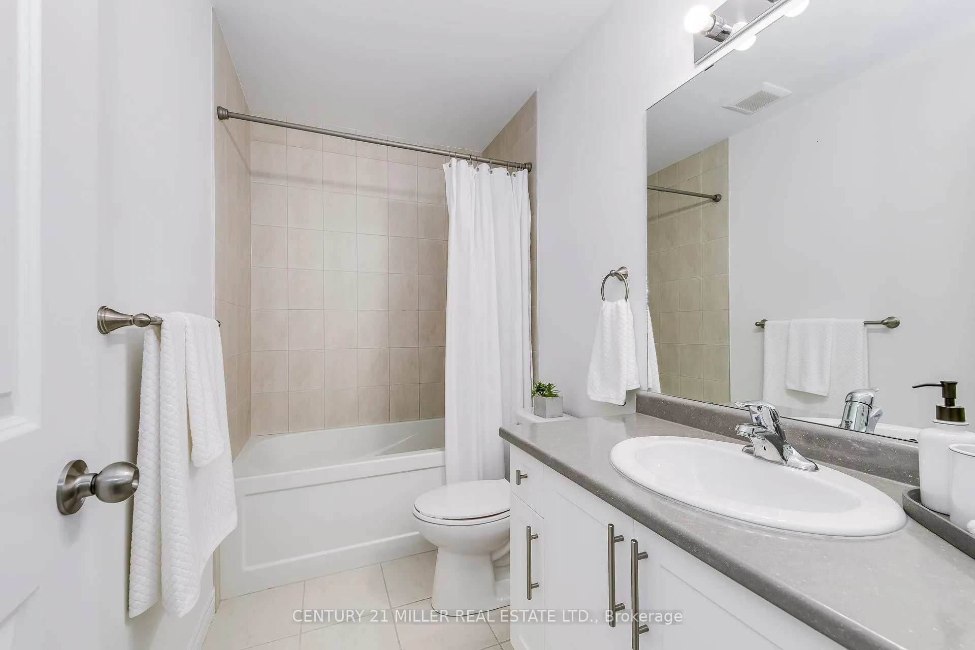 Photo 34 of 33 Beasley Grove, Hamilton, Ancaster — HOMEH