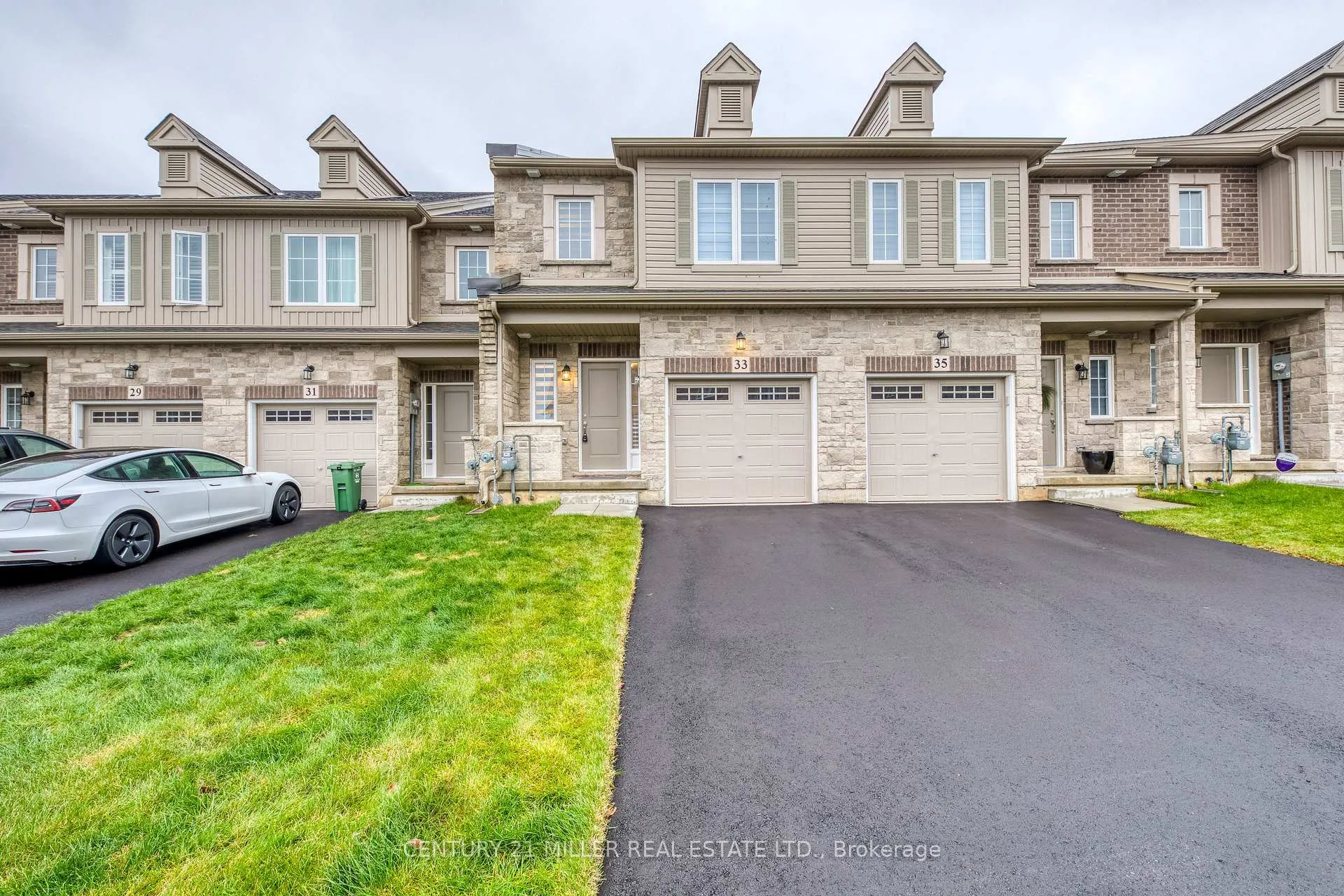 Photo 38 of 33 Beasley Grove, Hamilton, Ancaster — HOMEH