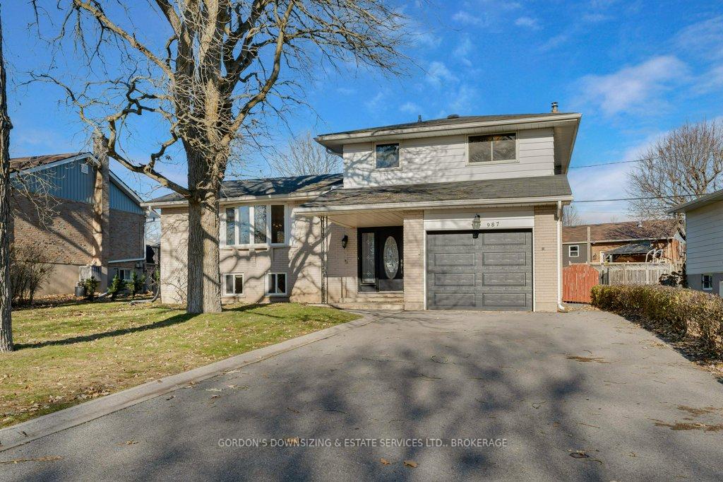 Photo 2 of 987 Mayfair Crescent, Kingston, South of Taylor-Kidd Blvd — HOMEH