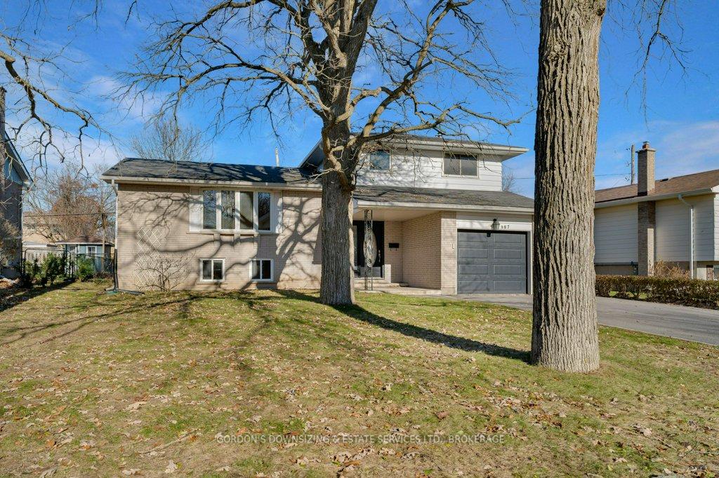 Photo 3 of 987 Mayfair Crescent, Kingston, South of Taylor-Kidd Blvd — HOMEH