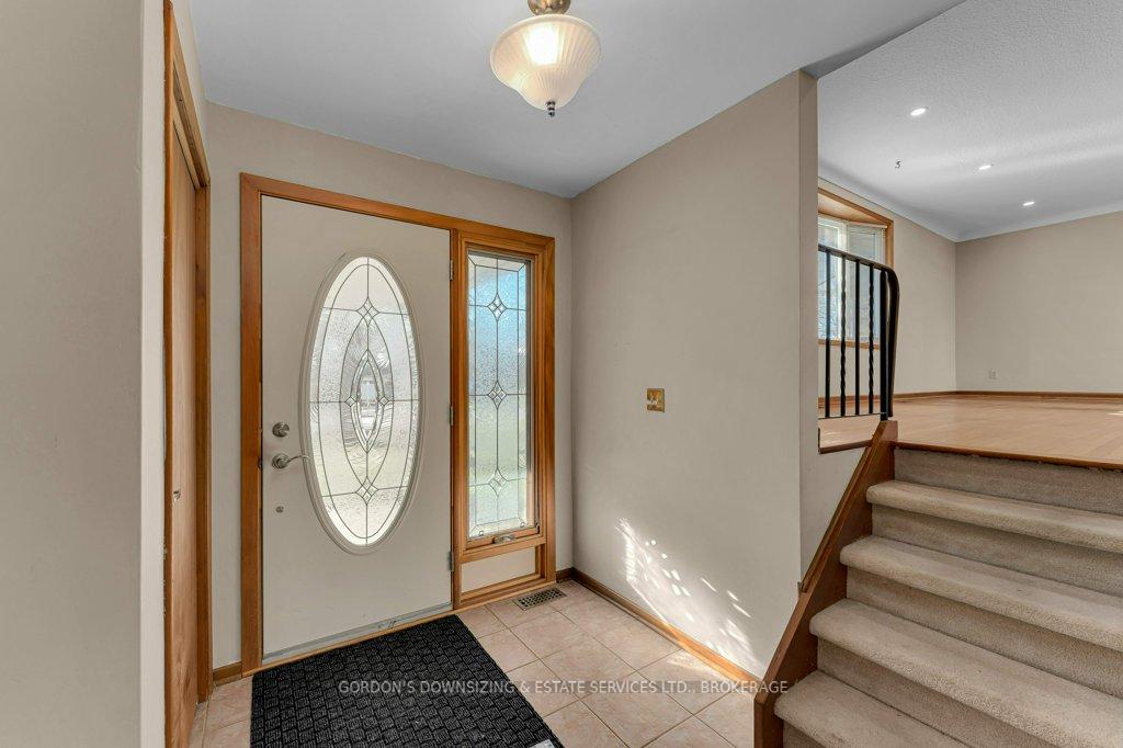 Photo 4 of 987 Mayfair Crescent, Kingston, South of Taylor-Kidd Blvd — HOMEH