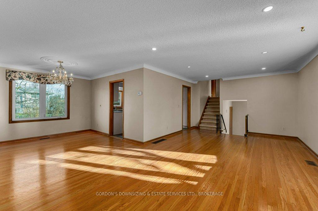 Photo 7 of 987 Mayfair Crescent, Kingston, South of Taylor-Kidd Blvd — HOMEH