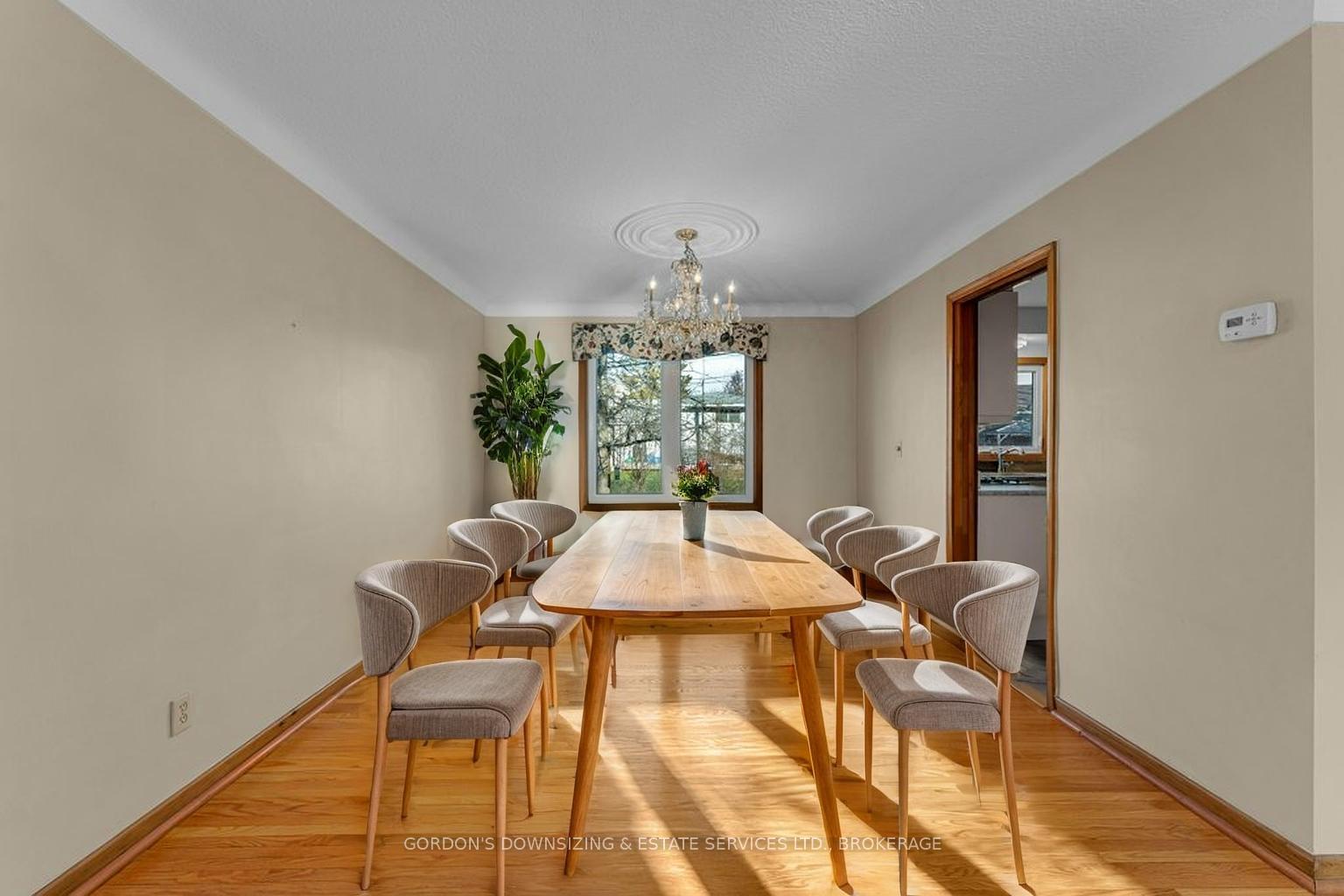 Photo 8 of 987 Mayfair Crescent, Kingston, South of Taylor-Kidd Blvd — HOMEH