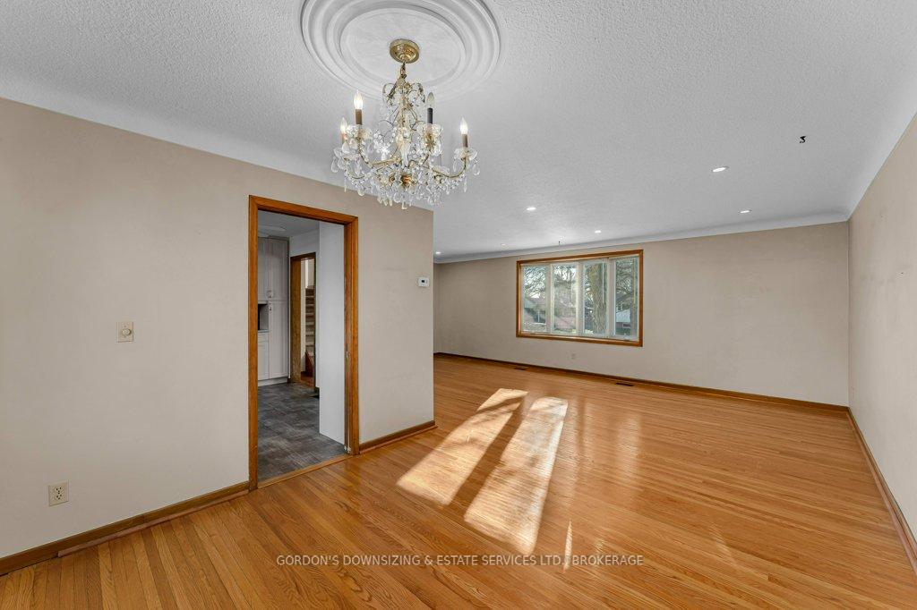 Photo 11 of 987 Mayfair Crescent, Kingston, South of Taylor-Kidd Blvd — HOMEH