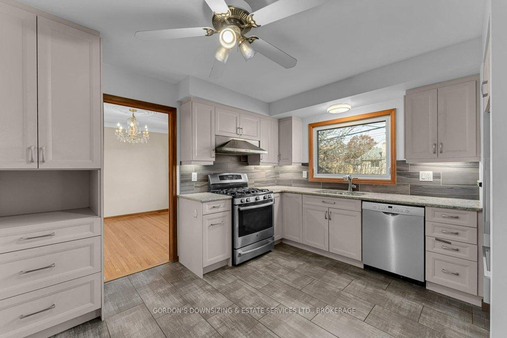 Photo 12 of 987 Mayfair Crescent, Kingston, South of Taylor-Kidd Blvd — HOMEH
