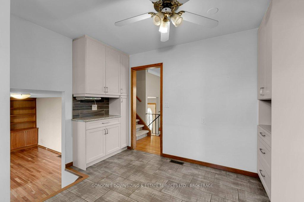 Photo 14 of 987 Mayfair Crescent, Kingston, South of Taylor-Kidd Blvd — HOMEH