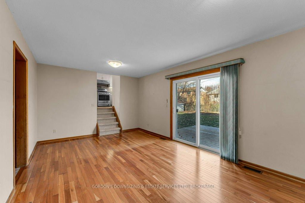 Photo 17 of 987 Mayfair Crescent, Kingston, South of Taylor-Kidd Blvd — HOMEH