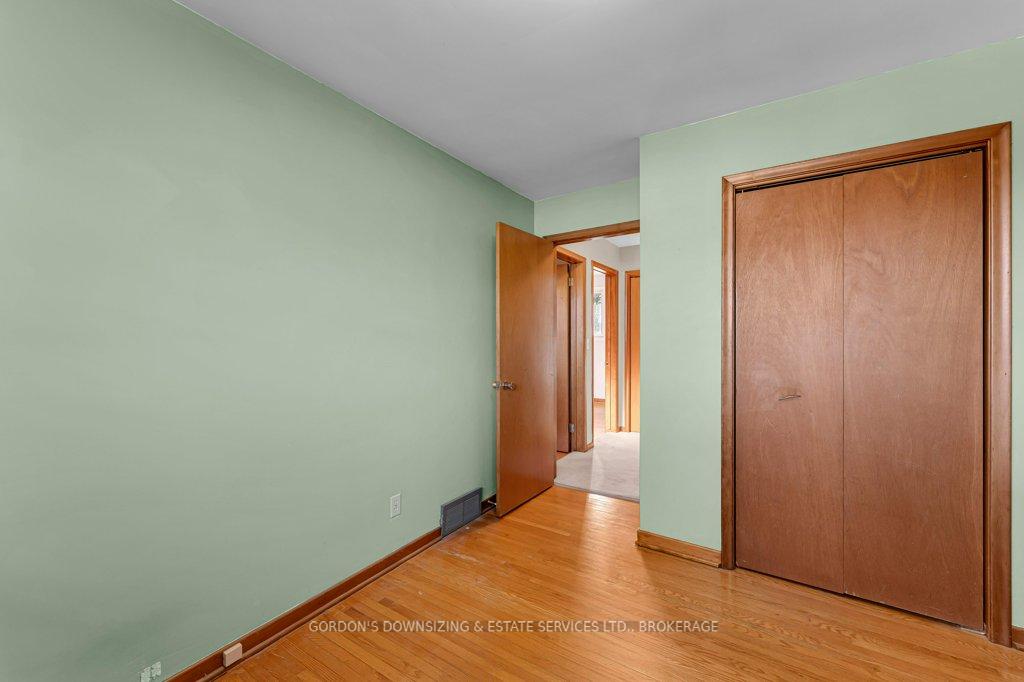 Photo 20 of 987 Mayfair Crescent, Kingston, South of Taylor-Kidd Blvd — HOMEH