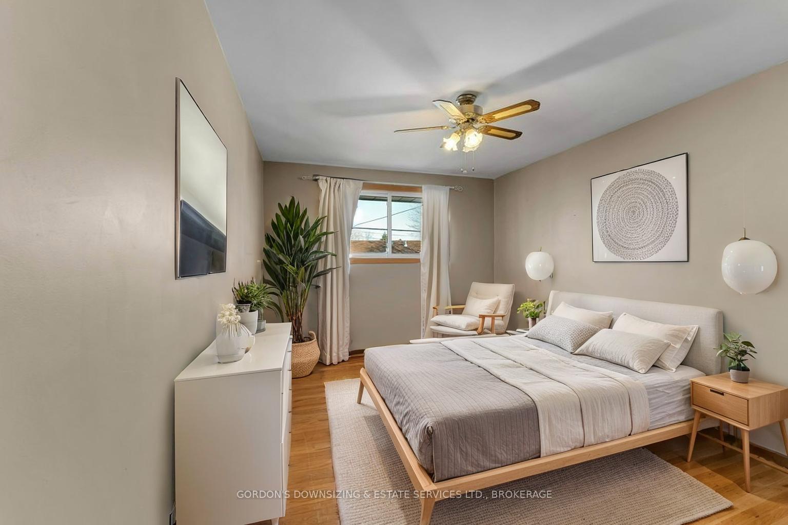 Photo 21 of 987 Mayfair Crescent, Kingston, South of Taylor-Kidd Blvd — HOMEH