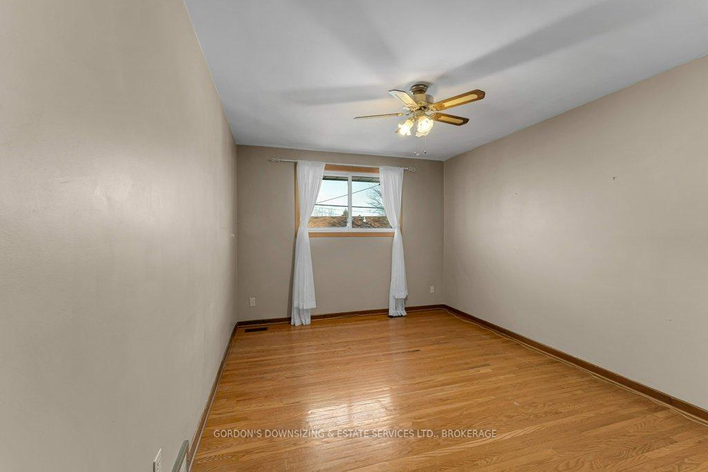 Photo 22 of 987 Mayfair Crescent, Kingston, South of Taylor-Kidd Blvd — HOMEH