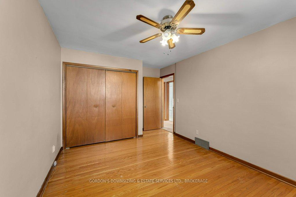 Photo 23 of 987 Mayfair Crescent, Kingston, South of Taylor-Kidd Blvd — HOMEH