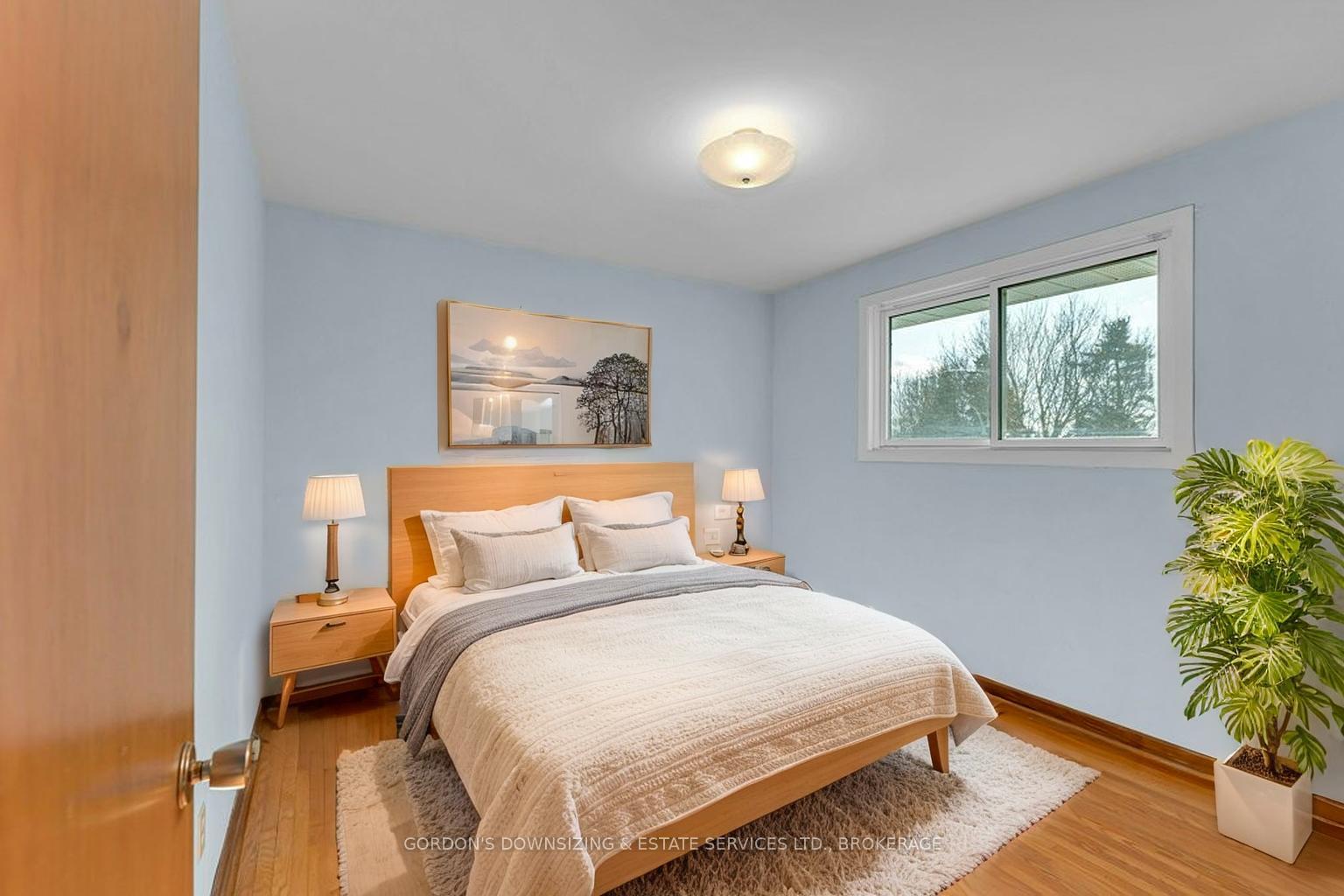 Photo 24 of 987 Mayfair Crescent, Kingston, South of Taylor-Kidd Blvd — HOMEH