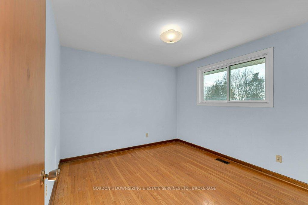 Photo 25 of 987 Mayfair Crescent, Kingston, South of Taylor-Kidd Blvd — HOMEH