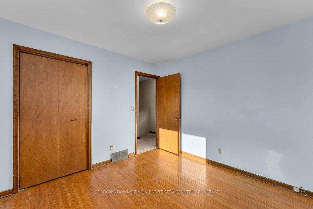 Photo 26 of 987 Mayfair Crescent, Kingston, South of Taylor-Kidd Blvd — HOMEH