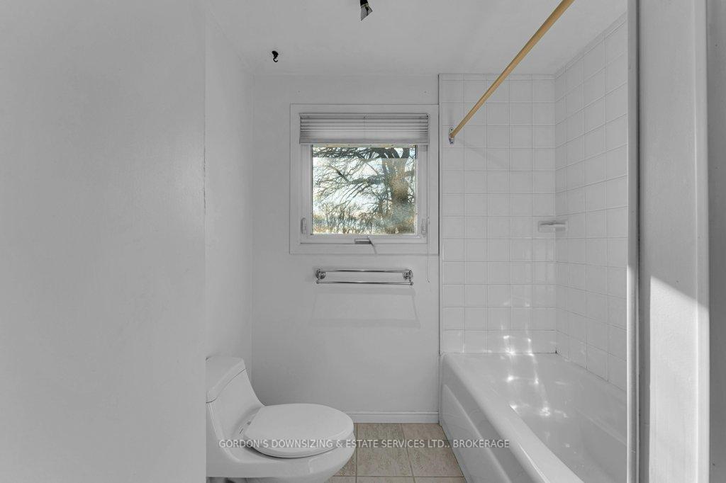Photo 28 of 987 Mayfair Crescent, Kingston, South of Taylor-Kidd Blvd — HOMEH