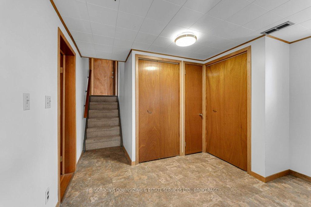 Photo 29 of 987 Mayfair Crescent, Kingston, South of Taylor-Kidd Blvd — HOMEH
