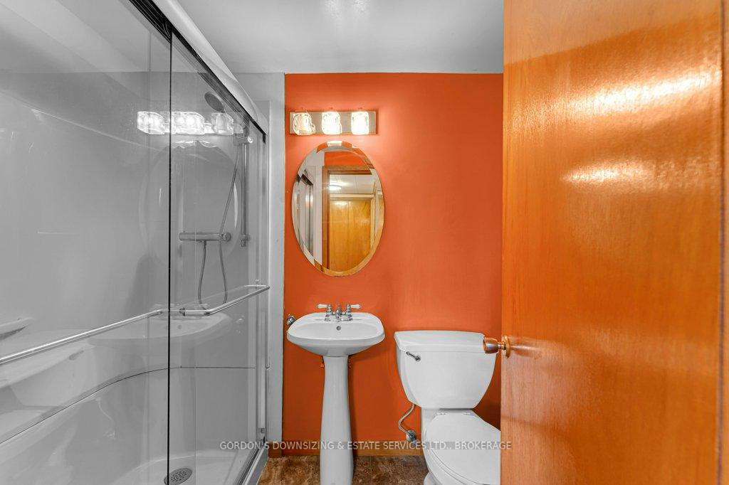Photo 32 of 987 Mayfair Crescent, Kingston, South of Taylor-Kidd Blvd — HOMEH