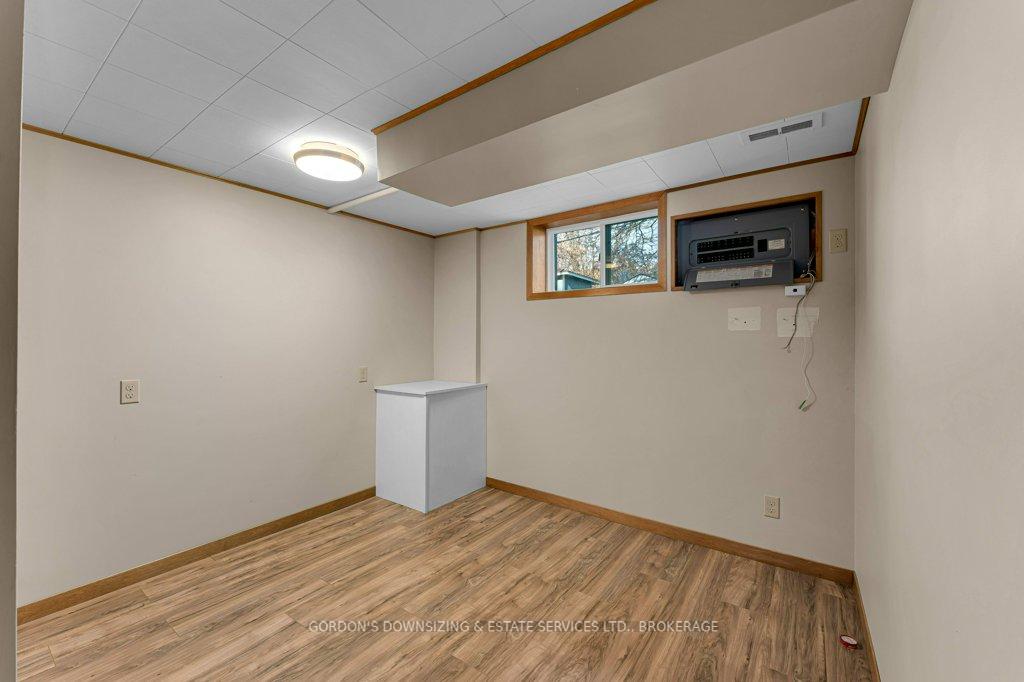 Photo 34 of 987 Mayfair Crescent, Kingston, South of Taylor-Kidd Blvd — HOMEH