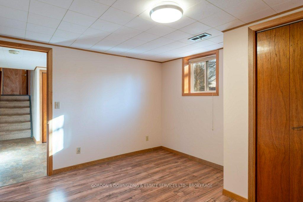 Photo 38 of 987 Mayfair Crescent, Kingston, South of Taylor-Kidd Blvd — HOMEH